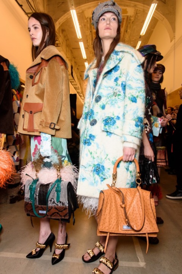 عرض أزياء Prada لخريف ٢٠١٧ !