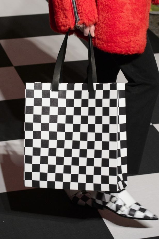 عرض أزياء Msgm لخريف وشتاء 2017