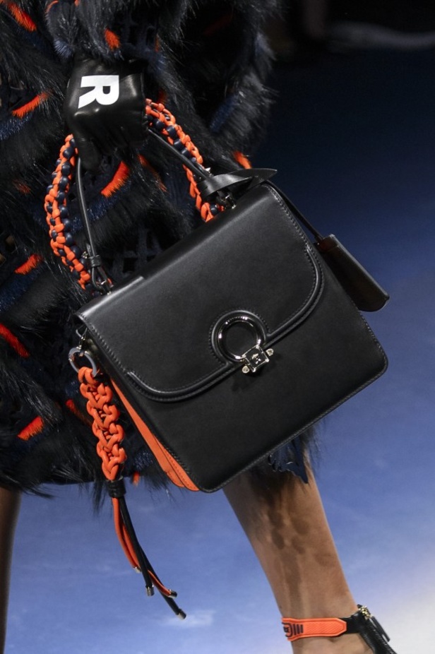 مجموعة "فيرساتشي" لموسم خريف وشتاء 2017-2018