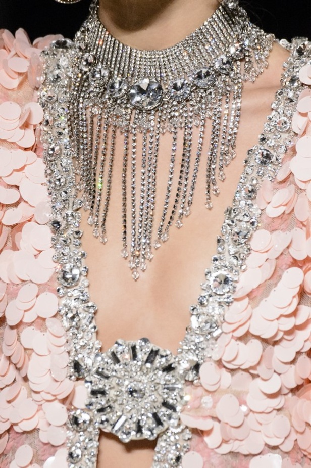 عرض أزياء ميو ميو لموسم خريف وشتاء 2017