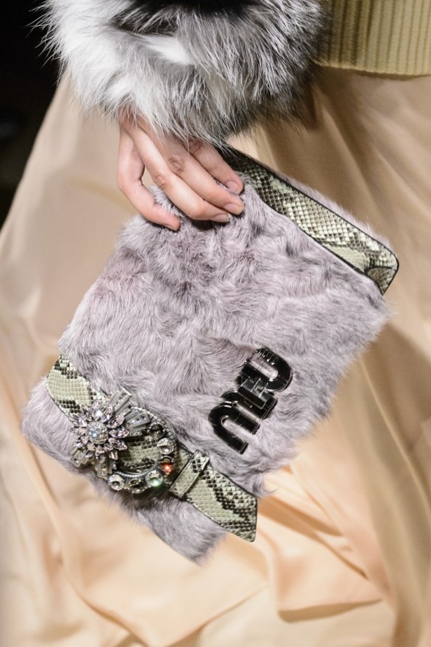 عرض أزياء ميو ميو لموسم خريف وشتاء 2017