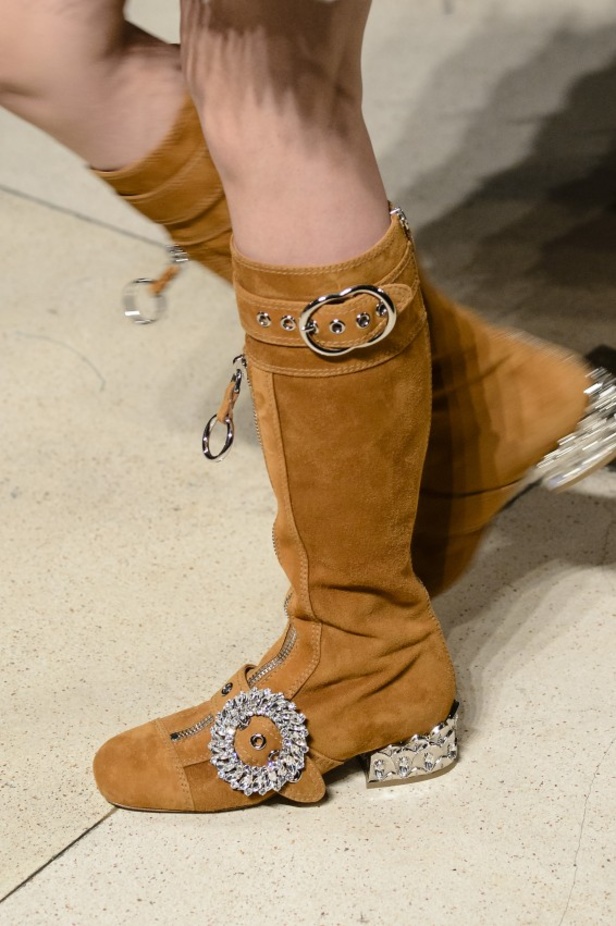 عرض أزياء ميو ميو لموسم خريف وشتاء 2017