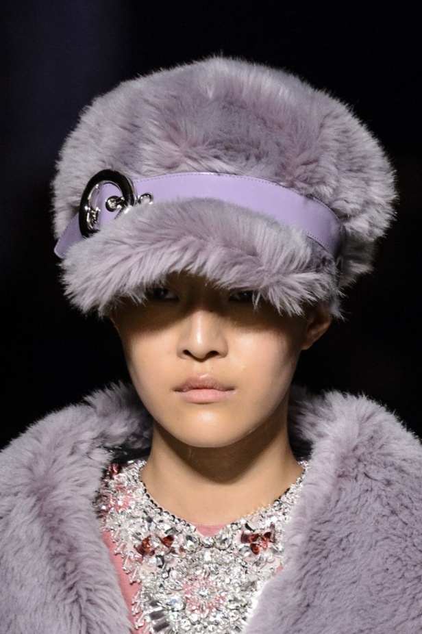 عرض أزياء ميو ميو لموسم خريف وشتاء 2017