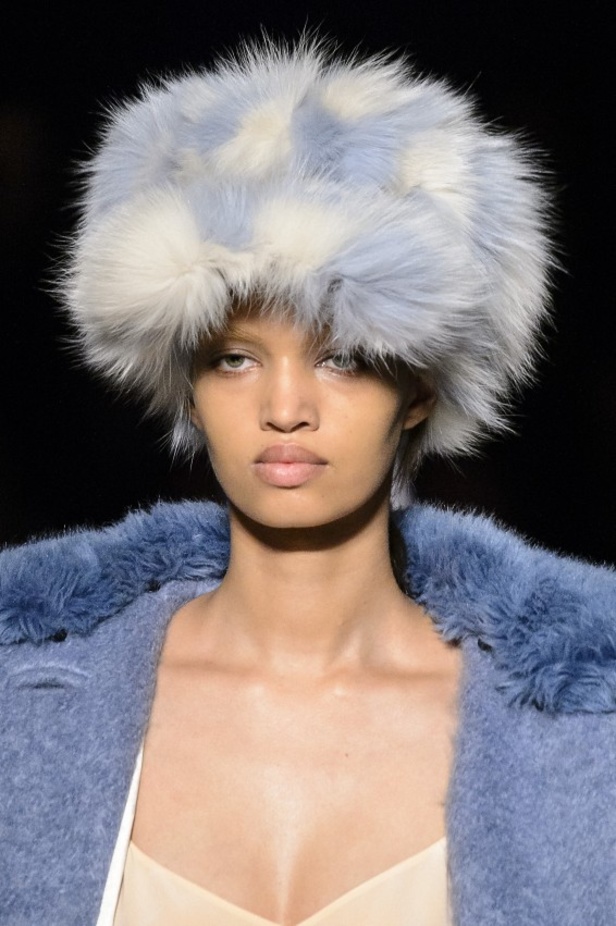 عرض أزياء ميو ميو لموسم خريف وشتاء 2017