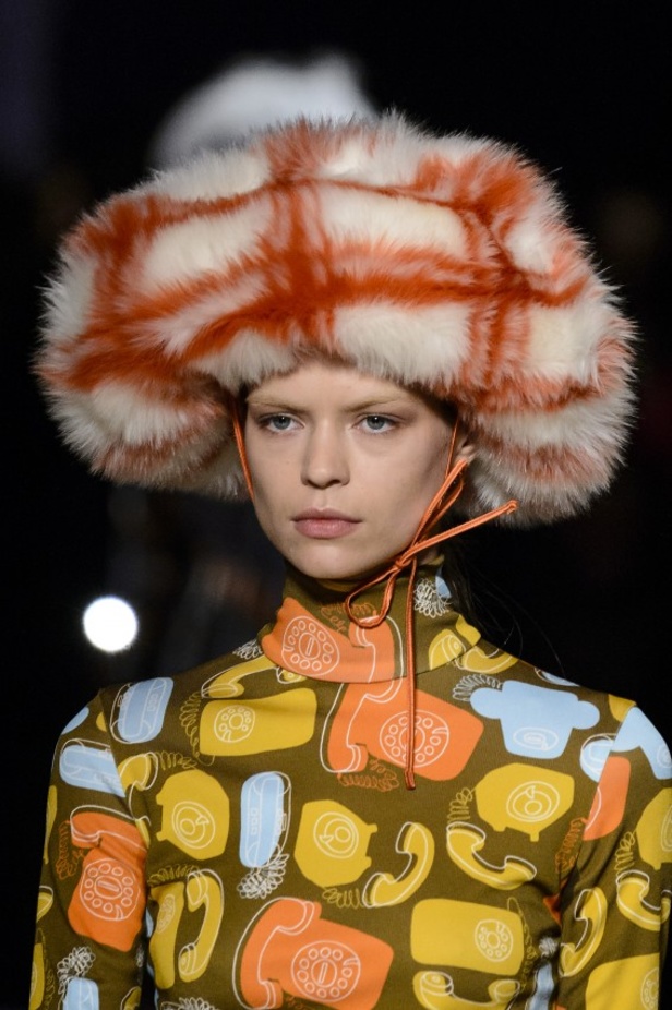 عرض أزياء ميو ميو لموسم خريف وشتاء 2017