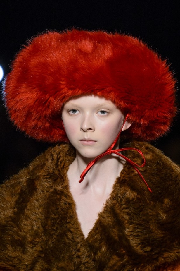 عرض أزياء ميو ميو لموسم خريف وشتاء 2017