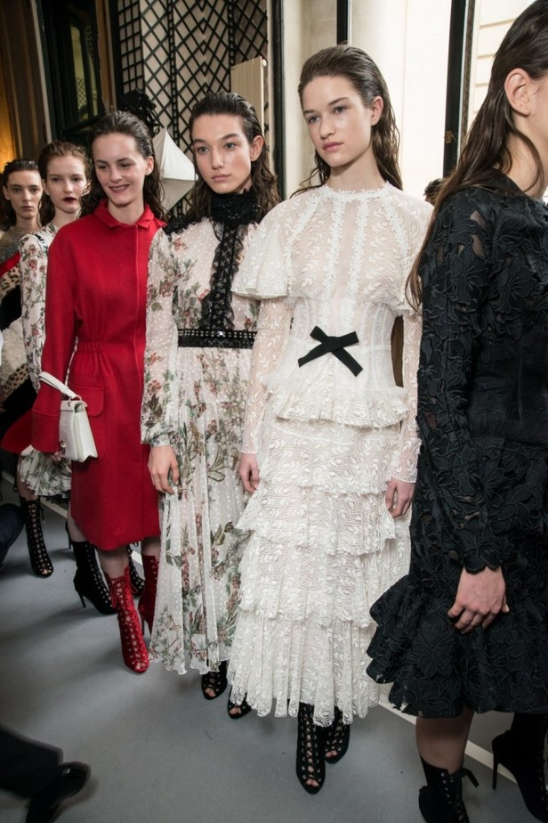 مجموعة جيامباتيستا فالي Giambattista Valli لخريف وشتاء 2017