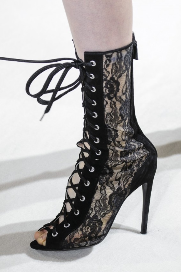 مجموعة جيامباتيستا فالي Giambattista Valli لخريف وشتاء 2017