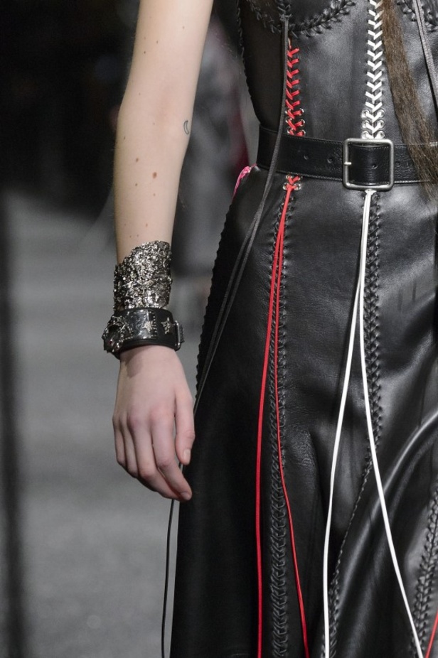 مجموعة الكسندر ماكوين للألبسة الجاهزة لخريف و شتاء 2017