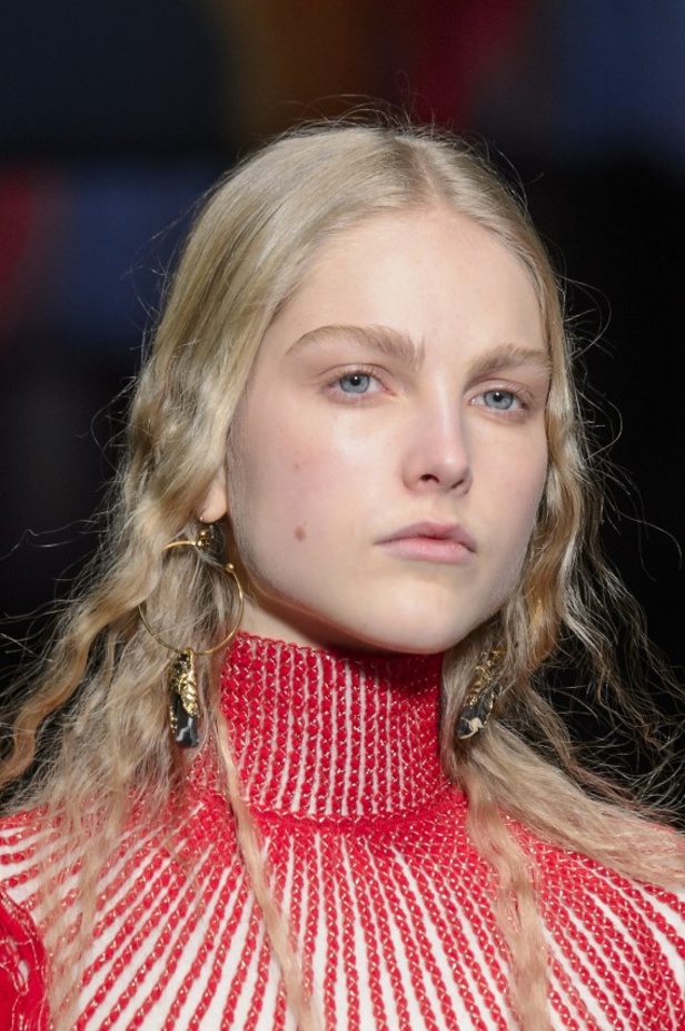 مجموعة الكسندر ماكوين للألبسة الجاهزة لخريف و شتاء 2017