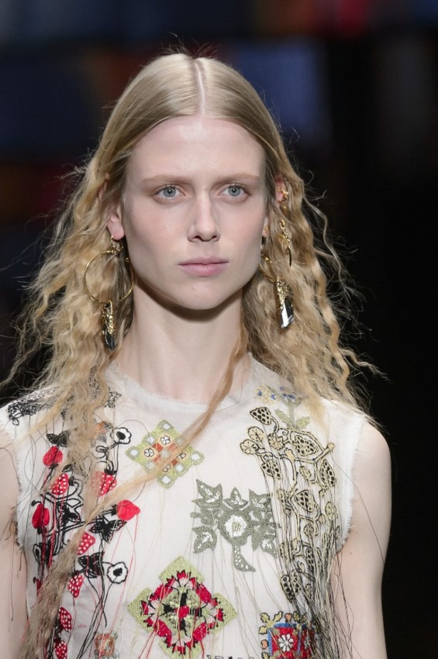 مجموعة الكسندر ماكوين للألبسة الجاهزة لخريف و شتاء 2017