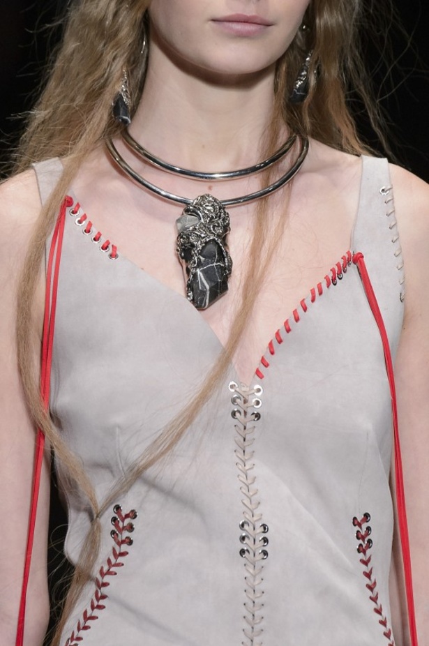 مجموعة الكسندر ماكوين للألبسة الجاهزة لخريف و شتاء 2017