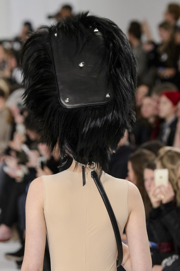 عرض أزياء ميزون مارجيلا لخريف وشتاء 2017-2018