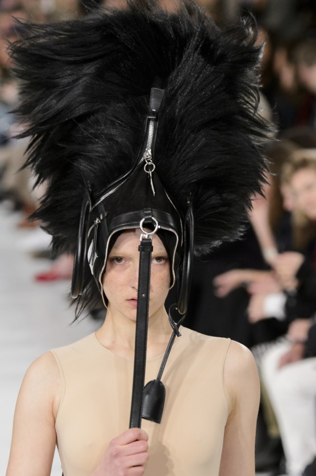 عرض أزياء ميزون مارجيلا لخريف وشتاء 2017-2018