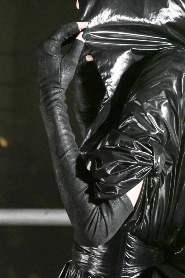 عرض أزياء المصمم Gareth Pugh لخريف وشتاء 2017