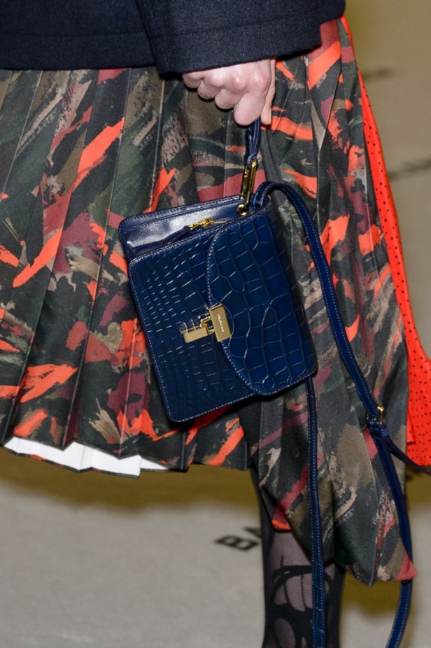 تصاميم مبتكرة من بالنسياغا لخريف وشتاء 2017