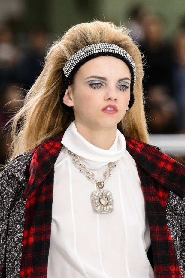 عرض أزياء “شانيل” Chanel لخريف وشتاء 2017