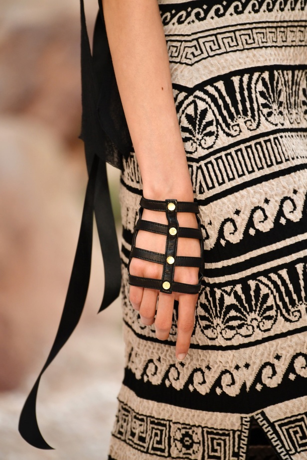 مجموعة شانيل كروز 2018 تعود بنا الى الحضارة اليونانية