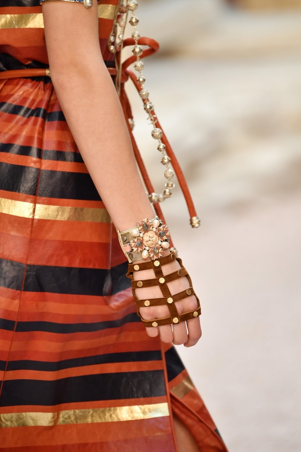 مجموعة شانيل كروز 2018 تعود بنا الى الحضارة اليونانية