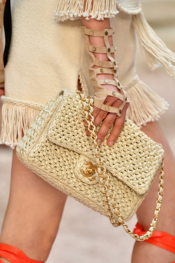 مجموعة شانيل كروز 2018 تعود بنا الى الحضارة اليونانية