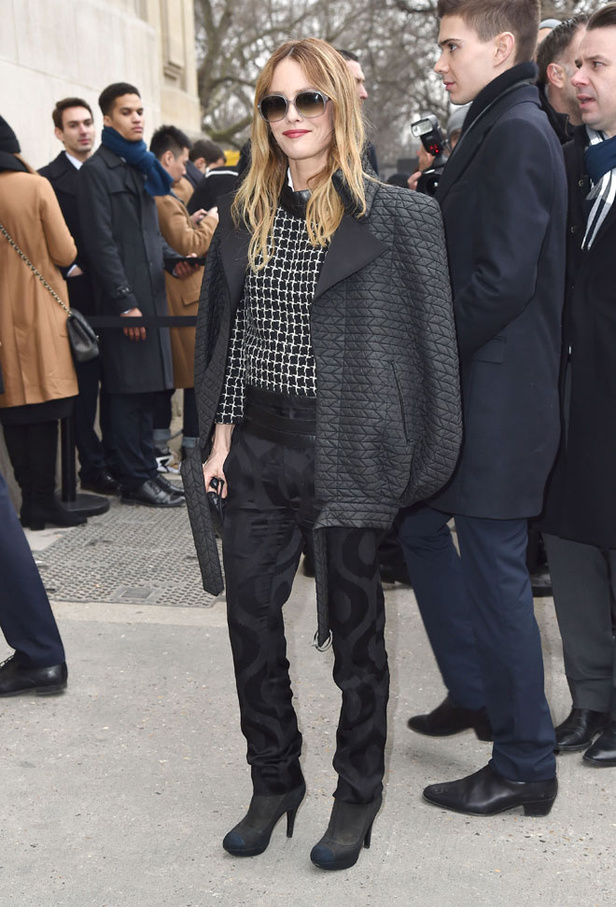 شاهدي مجموعة شانيل الراقية لصيف 2017