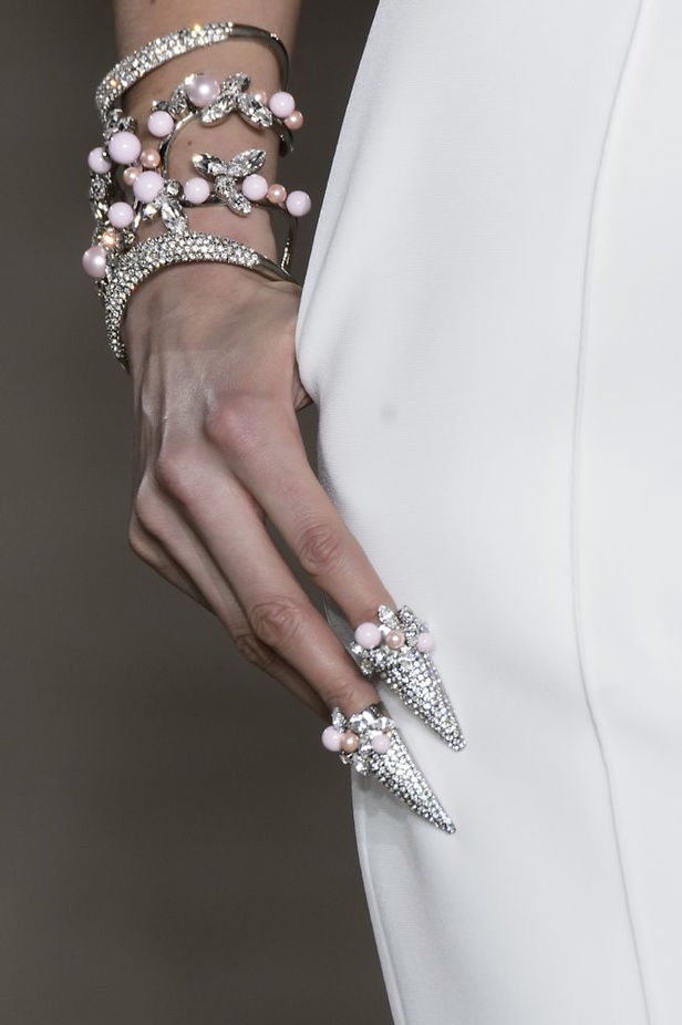 مجموعة جورج حبيقة للأزياء الفاخرة لربيع وصيف 2017  !