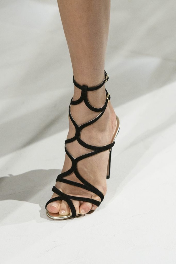 عرض ملكي لمجموعة جيامباتيستا فالي لربيع وصيف 2017