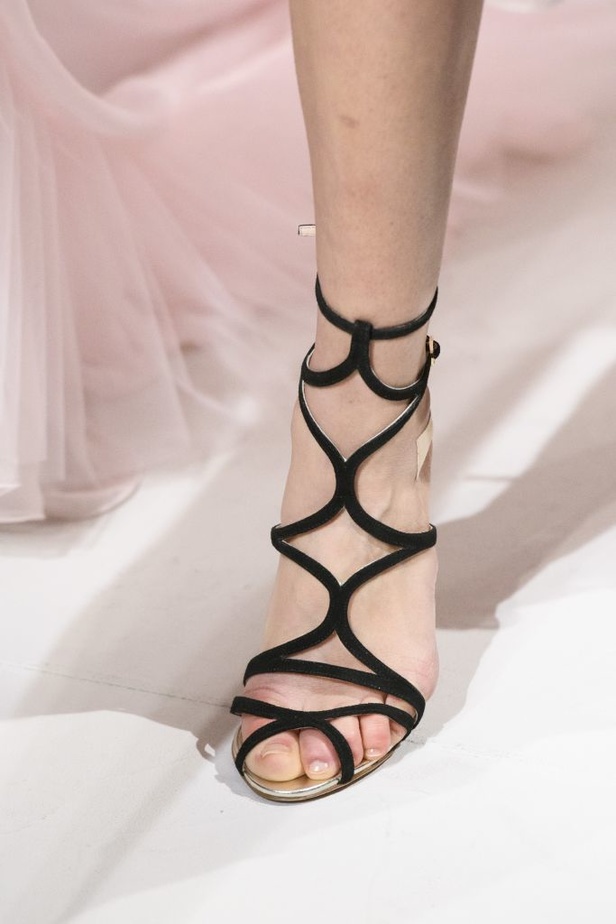 عرض ملكي لمجموعة جيامباتيستا فالي لربيع وصيف 2017