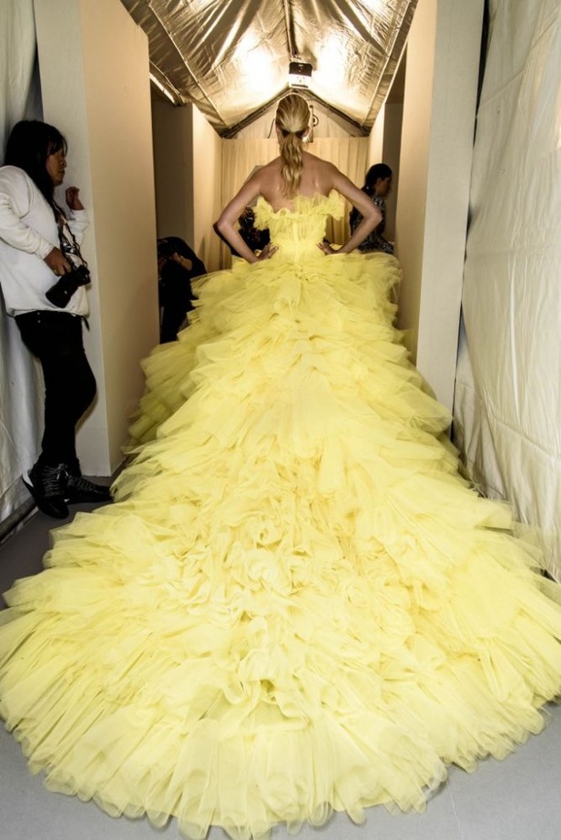 عرض ملكي لمجموعة جيامباتيستا فالي لربيع وصيف 2017