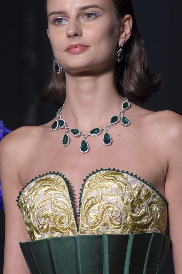 مجموعة Guo Pei للأزياء الفاخرة لخريف وشتاء ٢٠١٧/ ٢٠١٨ !