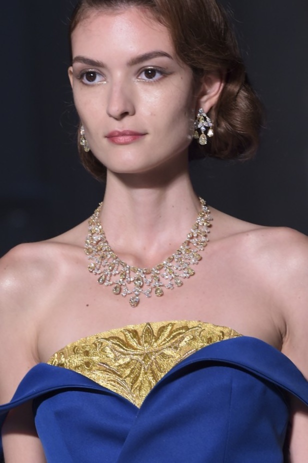 مجموعة Guo Pei للأزياء الفاخرة لخريف وشتاء ٢٠١٧/ ٢٠١٨ !