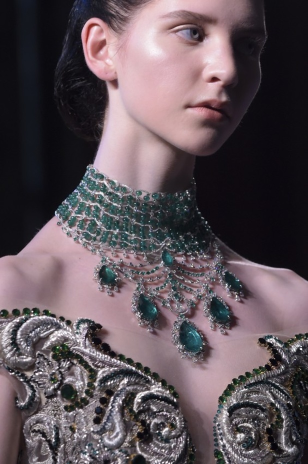 مجموعة Guo Pei للأزياء الفاخرة لخريف وشتاء ٢٠١٧/ ٢٠١٨ !