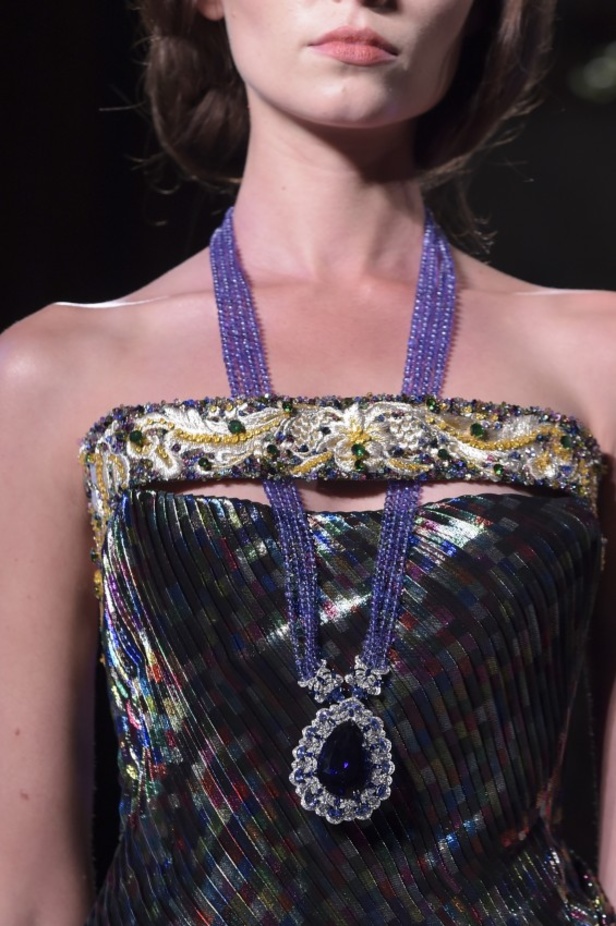 مجموعة Guo Pei للأزياء الفاخرة لخريف وشتاء ٢٠١٧/ ٢٠١٨ !