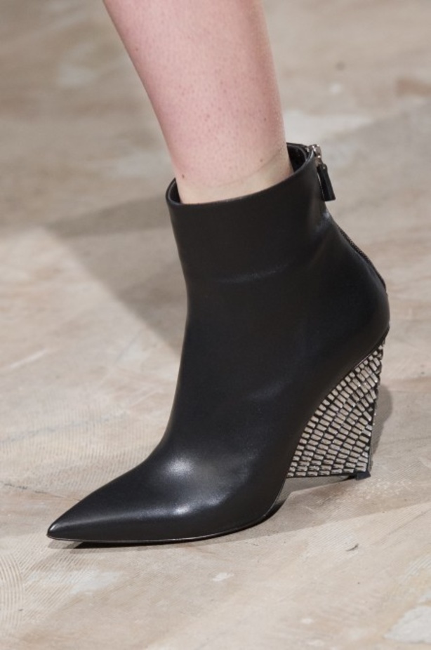 مجموعة Azzaro من الألبسة الفاخرة لخريف وشتاء 2017