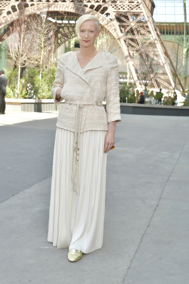 عرض Chanel لخريف وشتاء 2017 للأزياء الراقية !