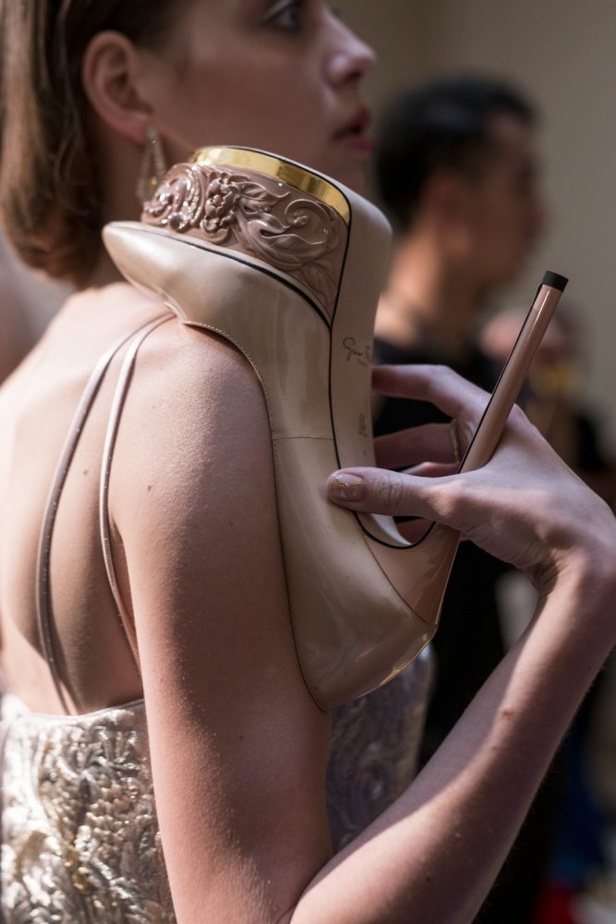 مجموعة Guo Pei للأزياء الفاخرة لخريف وشتاء ٢٠١٧/ ٢٠١٨ !