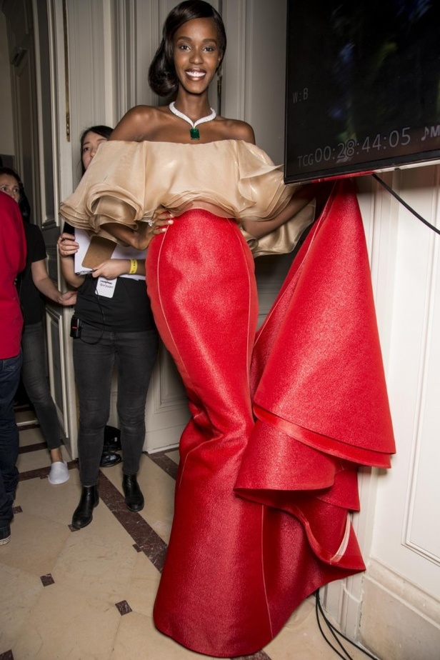 مجموعة Guo Pei للأزياء الفاخرة لخريف وشتاء ٢٠١٧/ ٢٠١٨ !