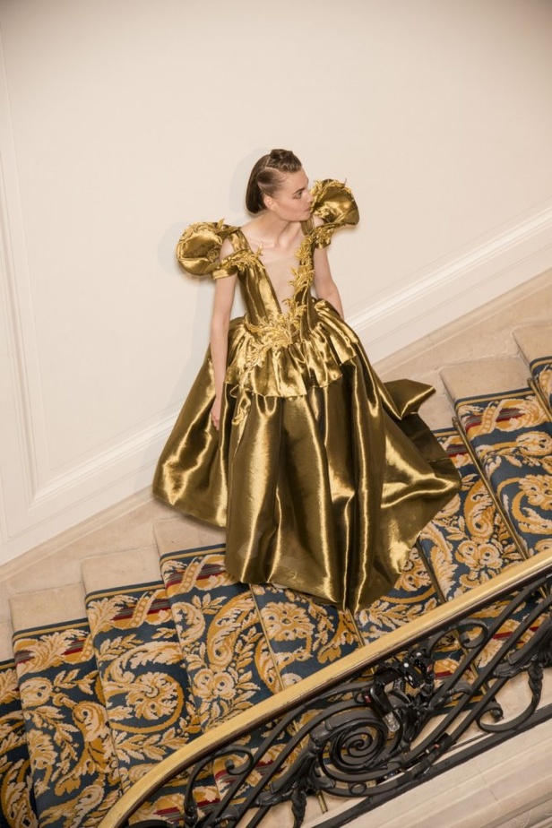 مجموعة Guo Pei للأزياء الفاخرة لخريف وشتاء ٢٠١٧/ ٢٠١٨ !