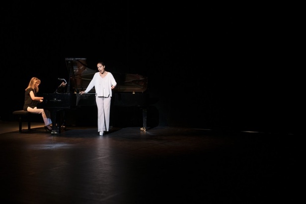 مجموعة Stephane Rolland  للألبسة الفاخرة في باريس