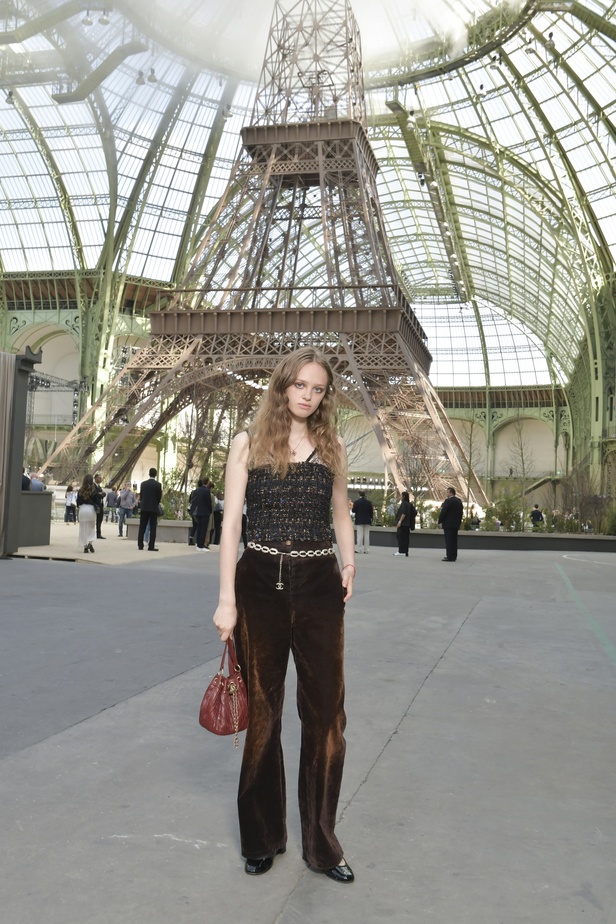 عرض Chanel لخريف وشتاء 2017 للأزياء الراقية !