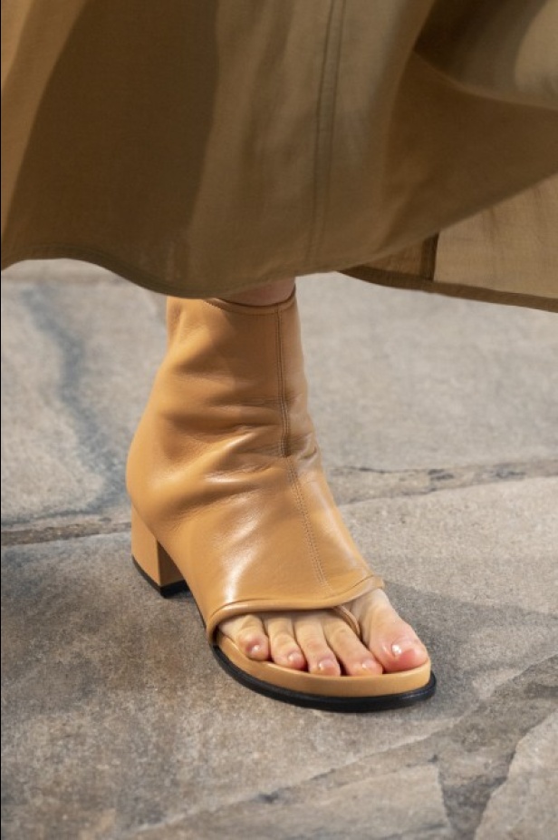 عرض أزياء Loewe لربيع وصيف 2019