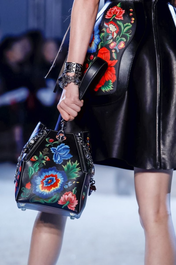 مجموعة "الكسندر مكوين" لموسم ربيع وصيف 2019