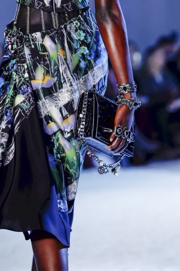 مجموعة "الكسندر مكوين" لموسم ربيع وصيف 2019