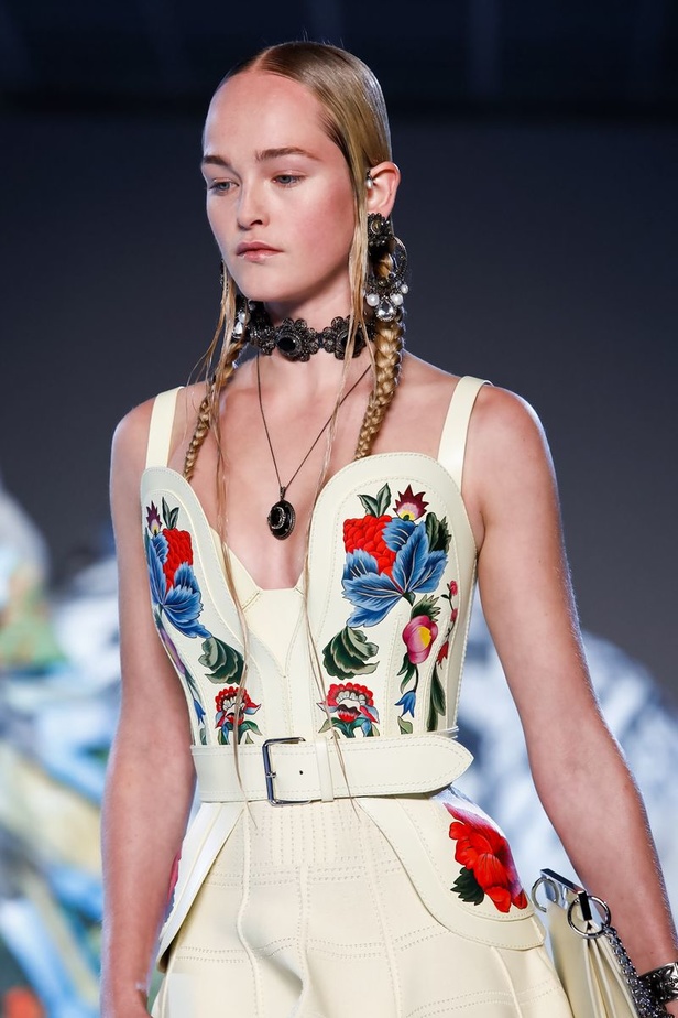 مجموعة "الكسندر مكوين" لموسم ربيع وصيف 2019