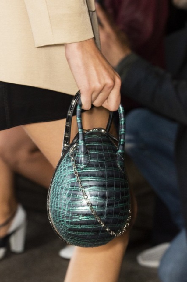 مجموعة فريدة ومميّزة من دار Louis Vuitton لربيع وصيف 2019