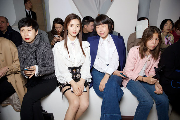 عرض Miu Miu للألبسة الجاهزة لربيع 2019