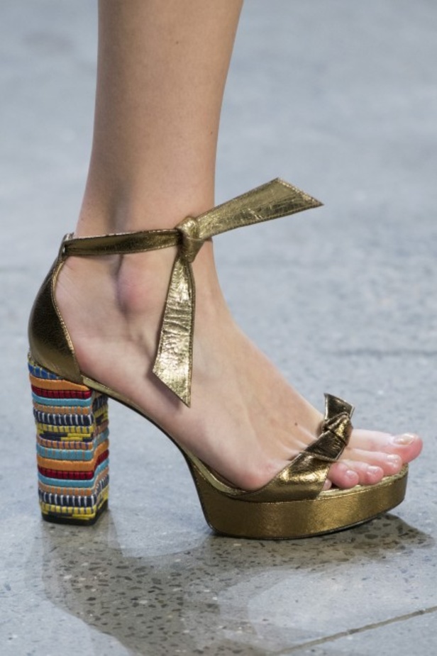 مجموعة Naeem Khan لربيع وصيف 2019