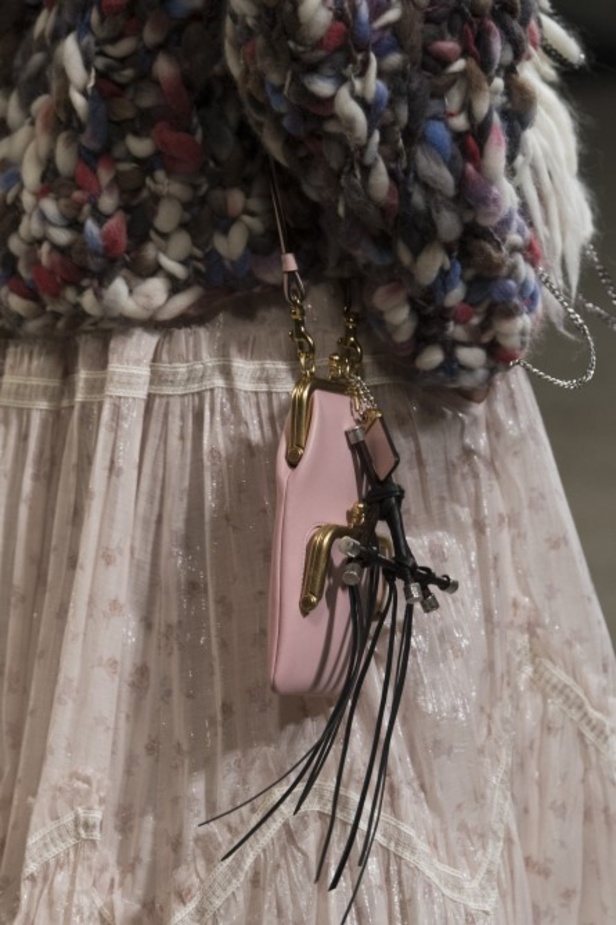 عرض ازياء كوتش لموسم ربيع وصيف 2019