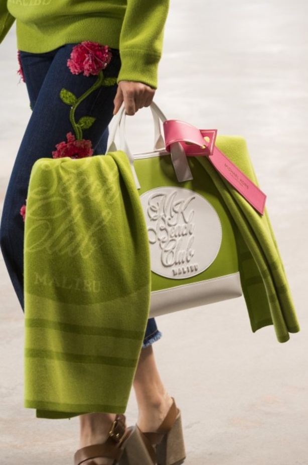 مجموعة مايكل كورس للألبسة الجاهزة لربيع 2019