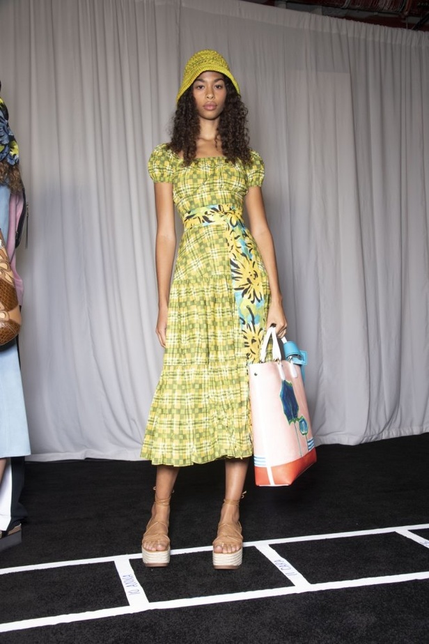 مجموعة مايكل كورس للألبسة الجاهزة لربيع 2019